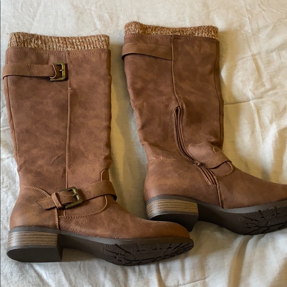 NEW brown boots